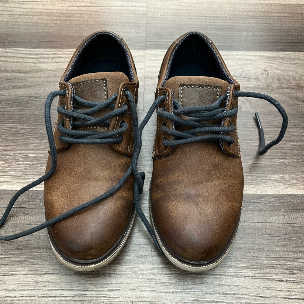 KIDS SIZE 1 ARIZONA JEAN CO SHOES - WORN ONCE